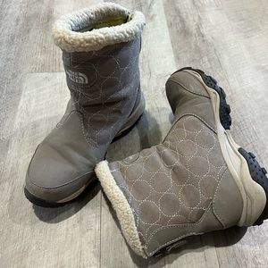 Bella Alta North Face waterproof boots for girls/women